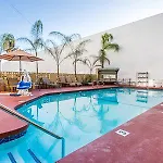 Dusk Hotel Hollywood 